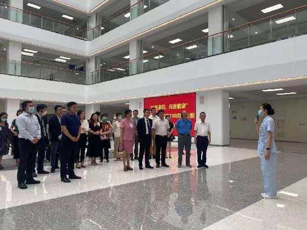 醫(yī)者仁心“慶百年”，服務為榮“新十年” | 上藥控股助力“銀蛇獎”獲得者赴福州開展義診